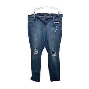 Torrid Boyfriend Jeans Denim Distressed Stretch Chic Trendy Medium Wash Comfy
